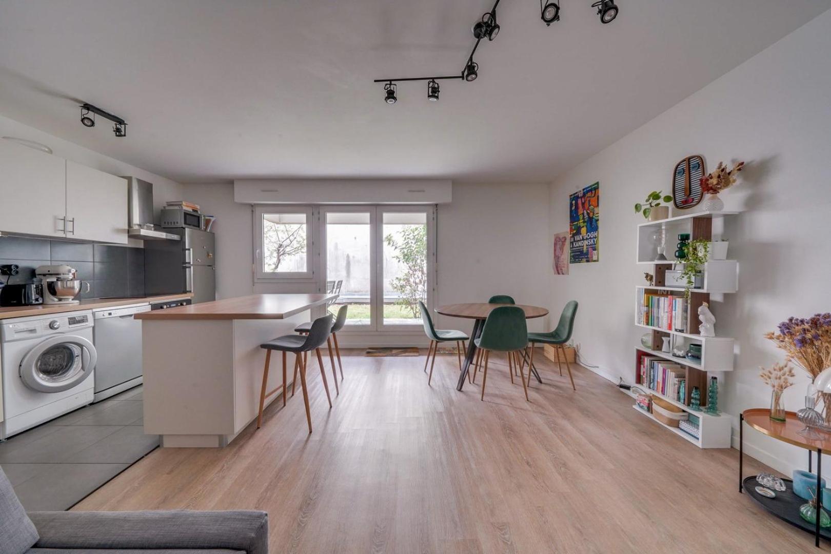 Apartamento Pleasant Flat In Bordeaux With Terrace And Parking Exterior foto